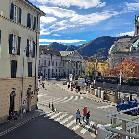 The Window On The Theatre And The Cathedral - Luxury Apartment Côme Esterno foto