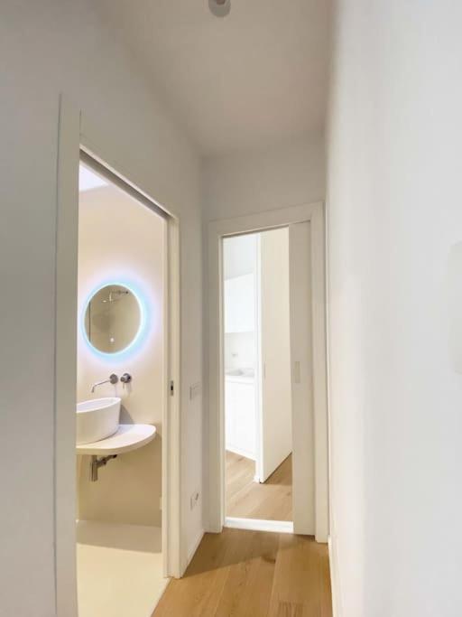 The Window On The Theatre And The Cathedral - Luxury Apartment Côme Esterno foto