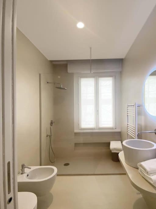 The Window On The Theatre And The Cathedral - Luxury Apartment Côme Esterno foto