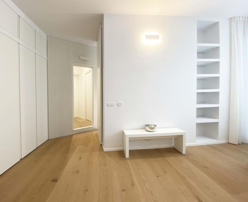 The Window On The Theatre And The Cathedral - Luxury Apartment Côme Esterno foto