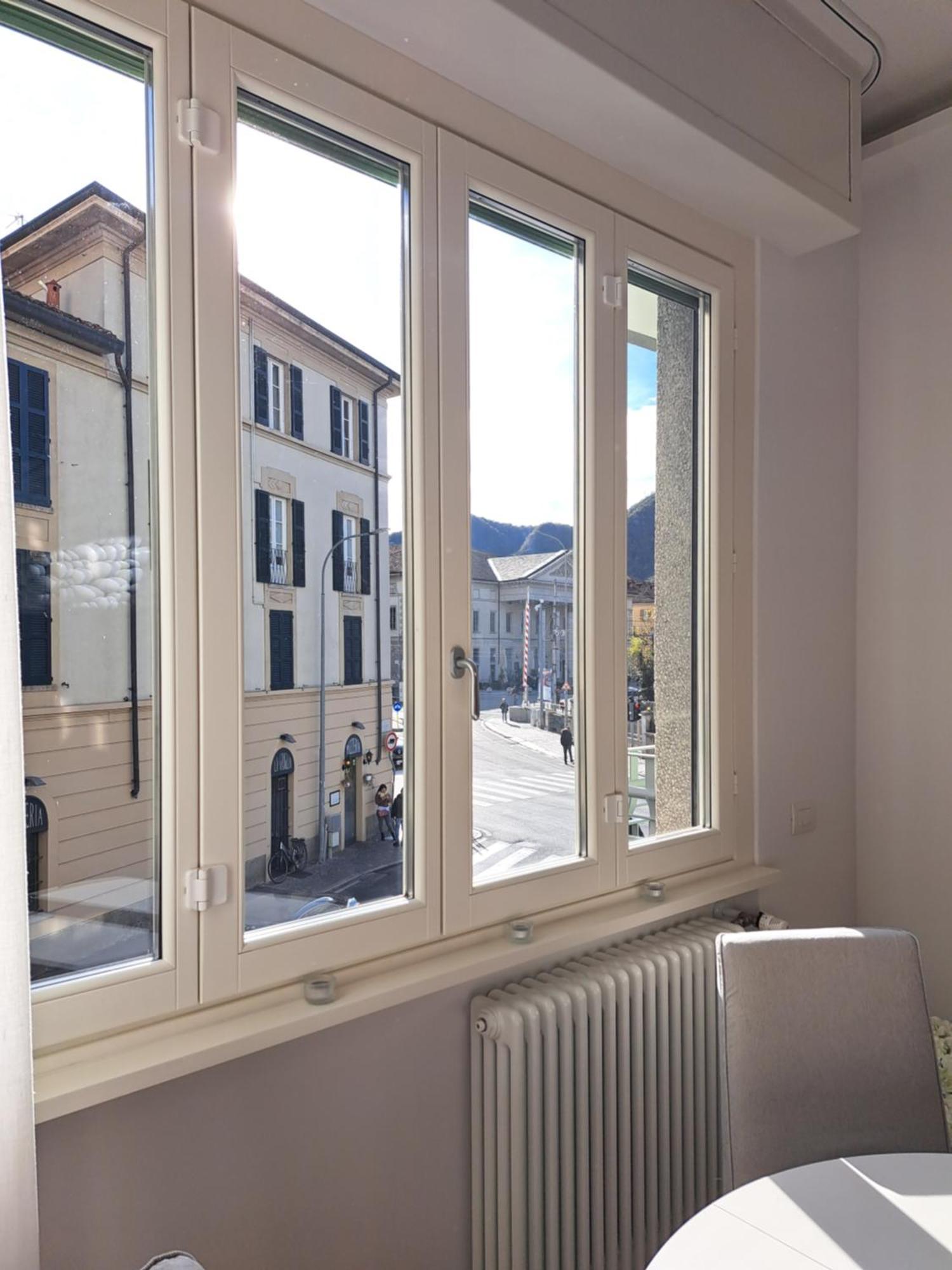 The Window On The Theatre And The Cathedral - Luxury Apartment Côme Esterno foto