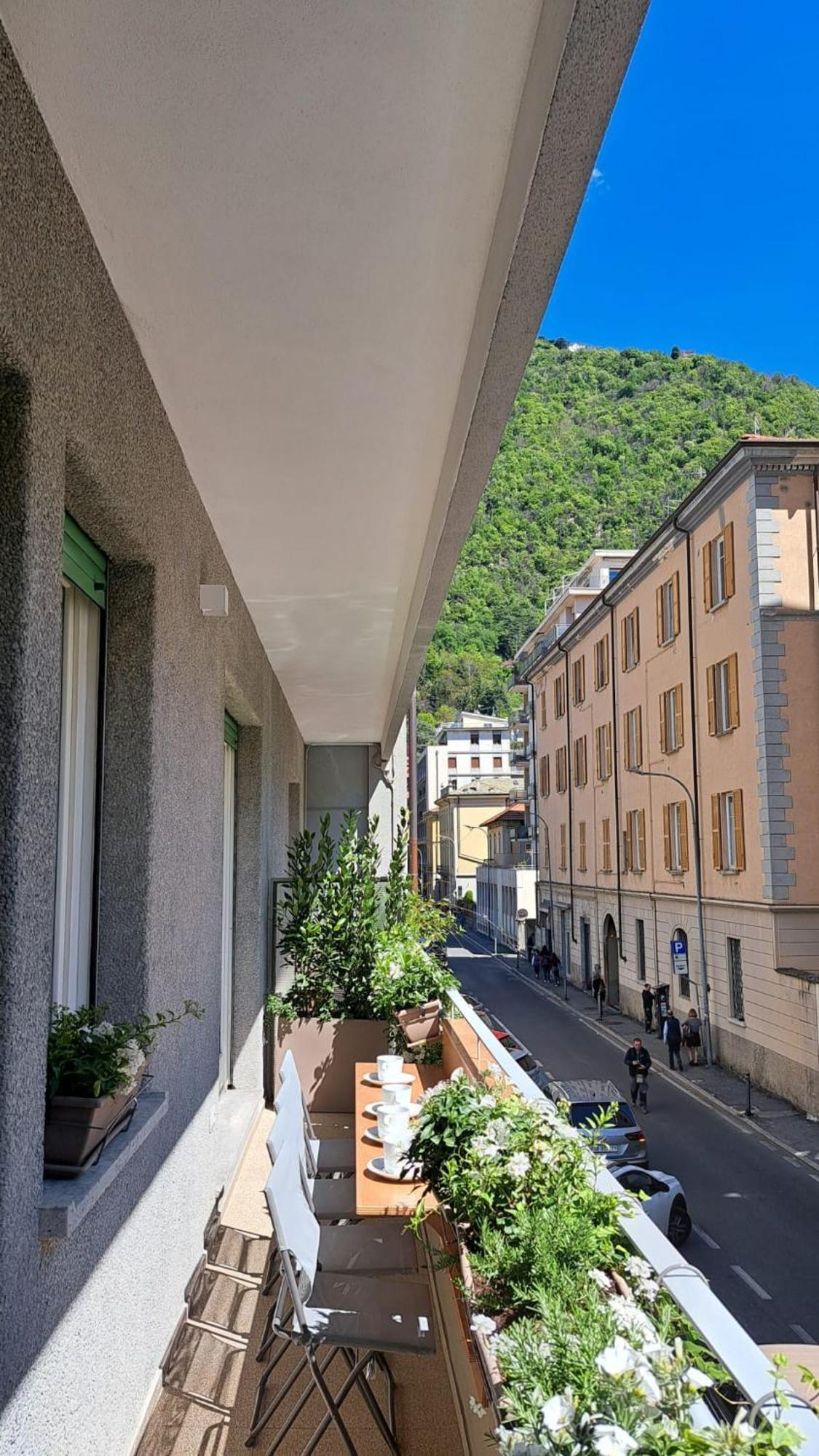 The Window On The Theatre And The Cathedral - Luxury Apartment Côme Esterno foto